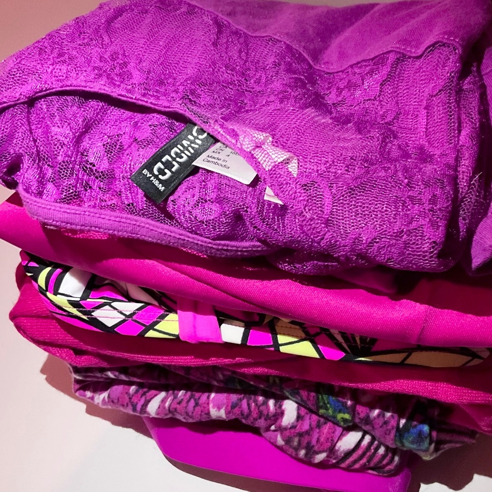 💗 9 Lot Womens SMALL CLOTHING MYSTERY BOX - BARBIE / PINK 💕